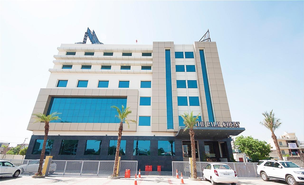เดอะ ปาล์ม คอร์ต Hotel ลูดิฮานา ภายนอก รูปภาพ