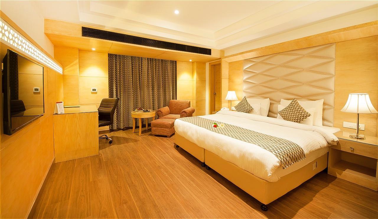 เดอะ ปาล์ม คอร์ต Hotel ลูดิฮานา ภายนอก รูปภาพ